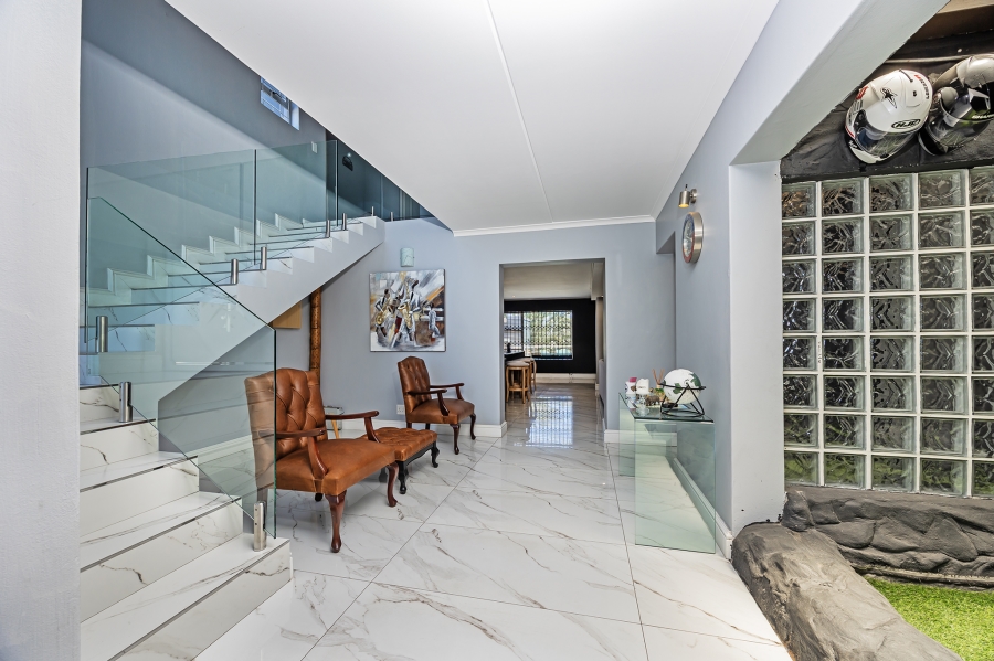 To Let 5 Bedroom Property for Rent in Haasendal Western Cape